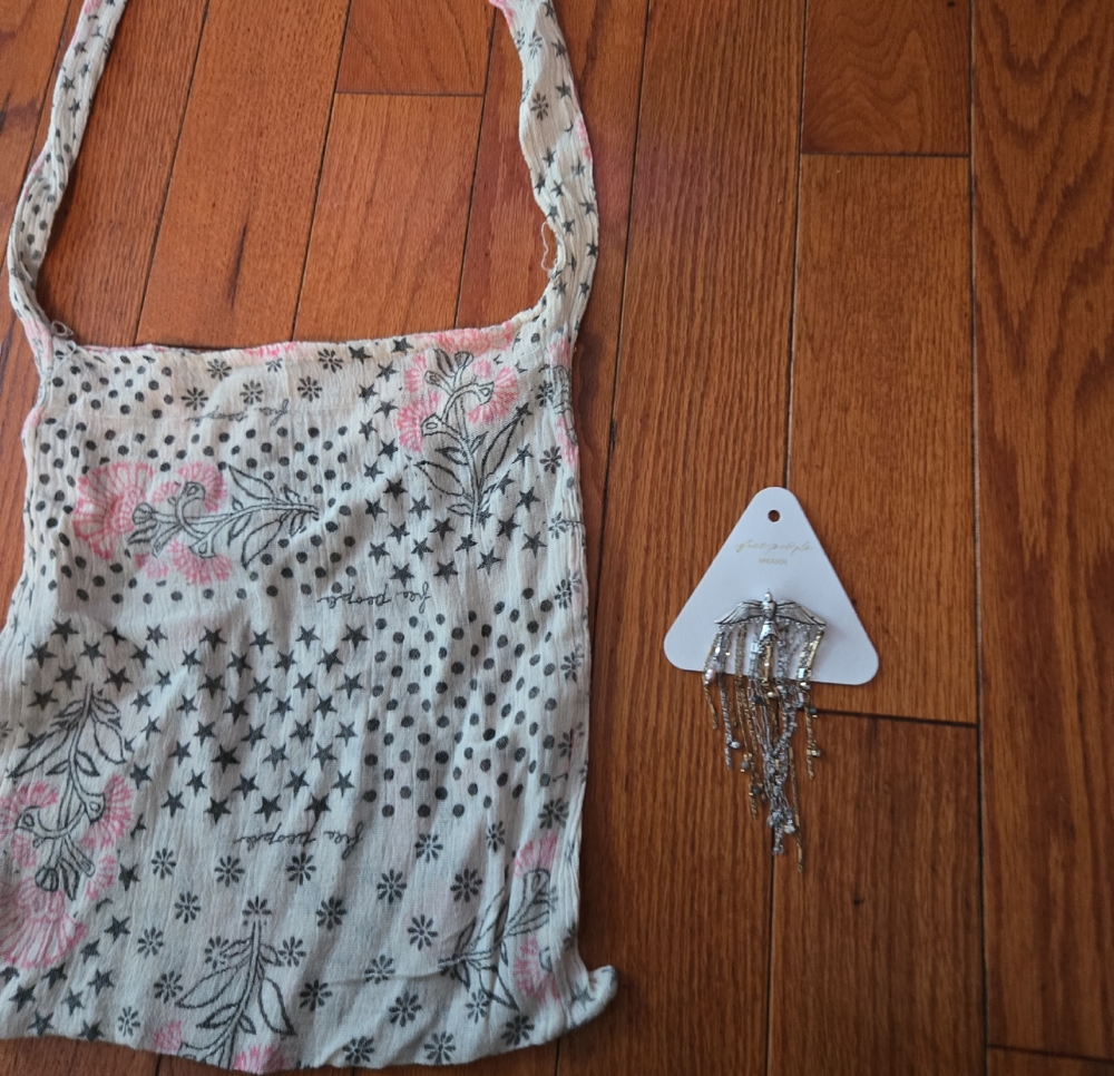 FREE PEOPLE BROOCH & FP TOTE BAG